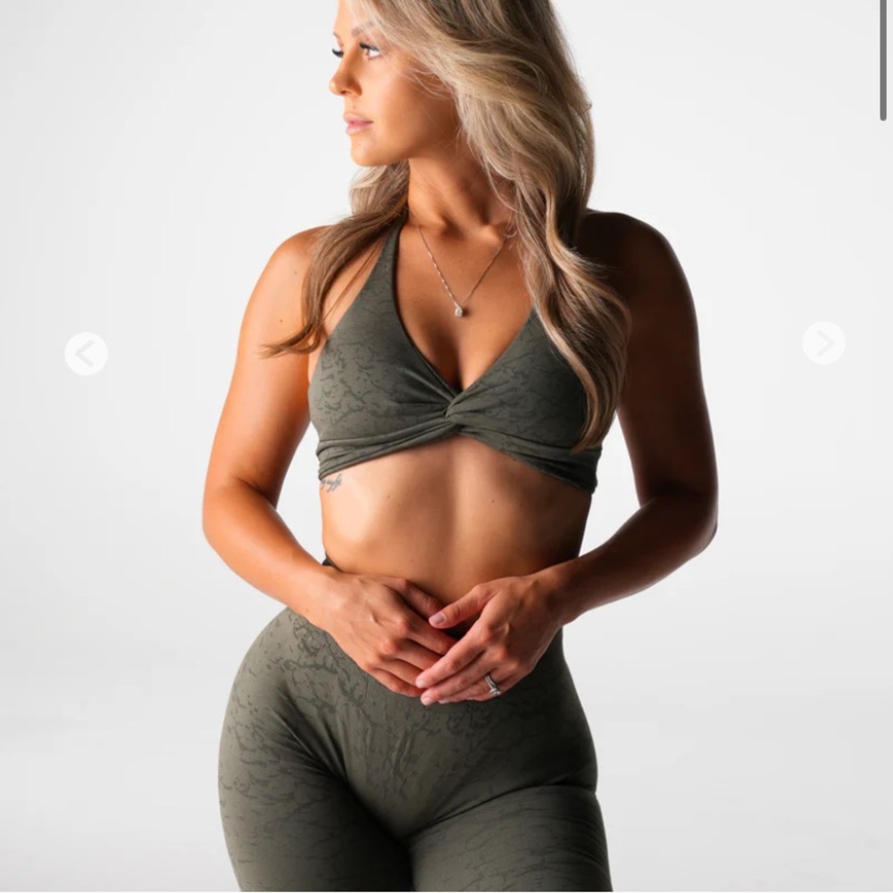 NVGTN Evergreen Breakthrough Stunner Seamless Halter Sports Bra